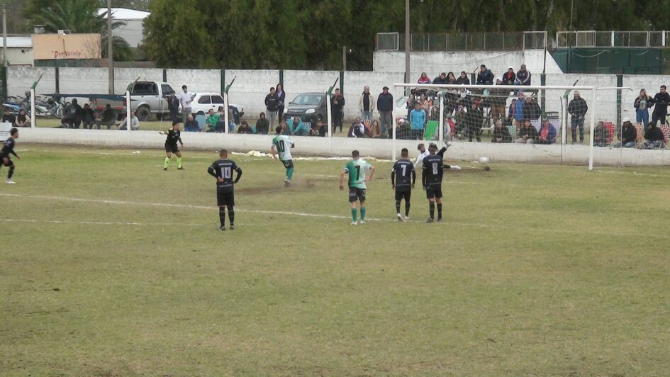 FÚTBOL: Ferro de Realicó derrotó a Racing de Castex 2 a 0